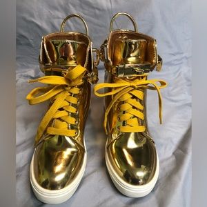 Cape Robbin gold high tops 6.5